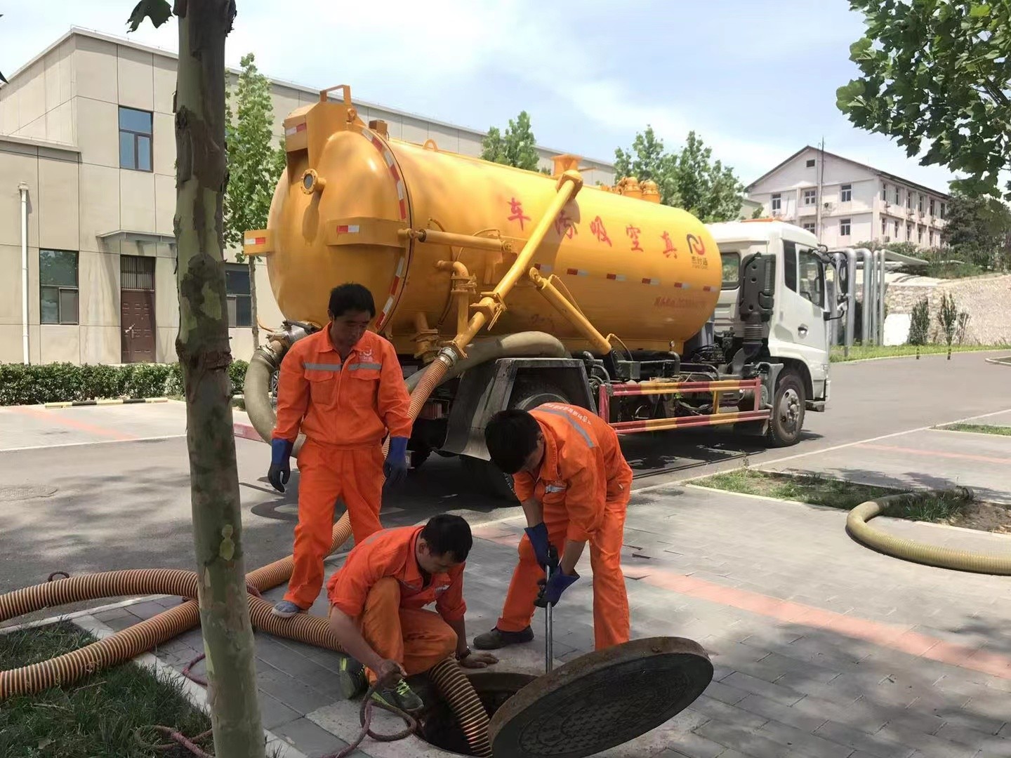 鸡西化粪池清理与5-8吨吸粪车施工效率分析